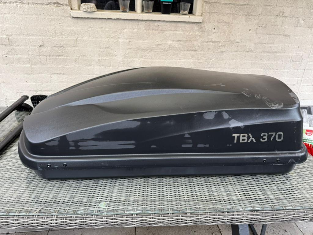 Dakbox TBX 370 + dakdragers – compleet set, Ophalen, Zo goed als nieuw