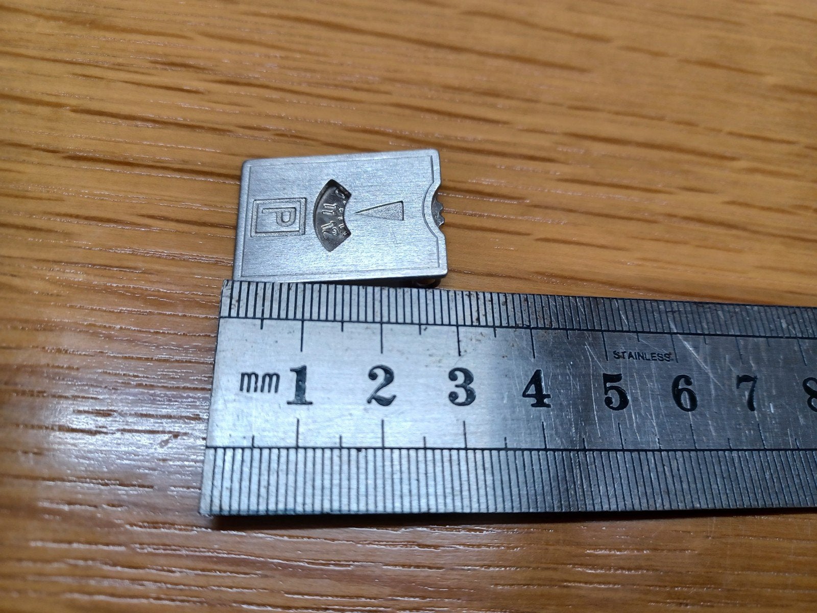 zilveren parkeerschijf-hanger, Overige voorstellingen, Ophalen of Verzenden, Zo goed als nieuw, Zilver