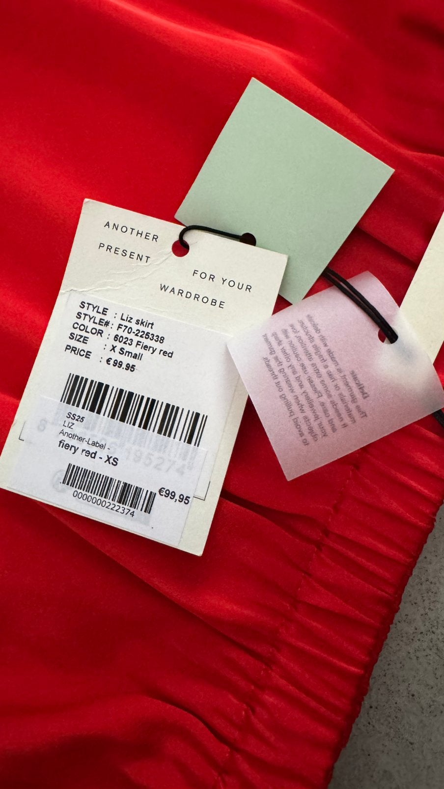 Nieuw lange rok rood met glansje Another Label mt XS, Kleding | Dames, Nieuw, Ophalen of Verzenden, Maat 34 (XS) of kleiner, Rood