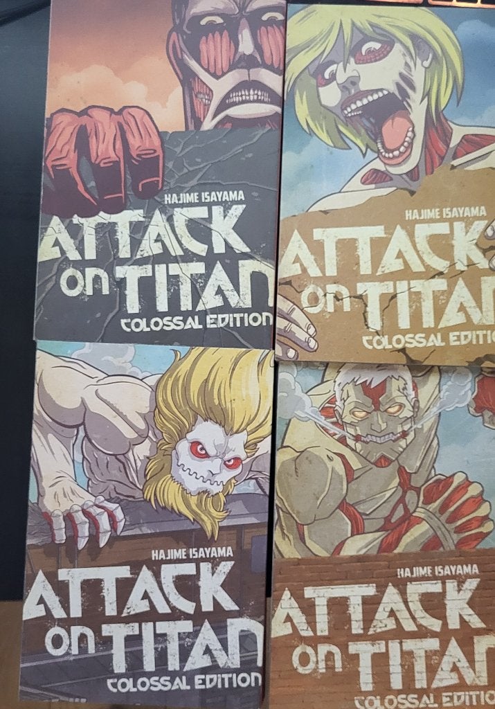 Attack on titan colossal edition manga, Ophalen of Verzenden, Japan (Manga), Hajime Isayama, Gelezen