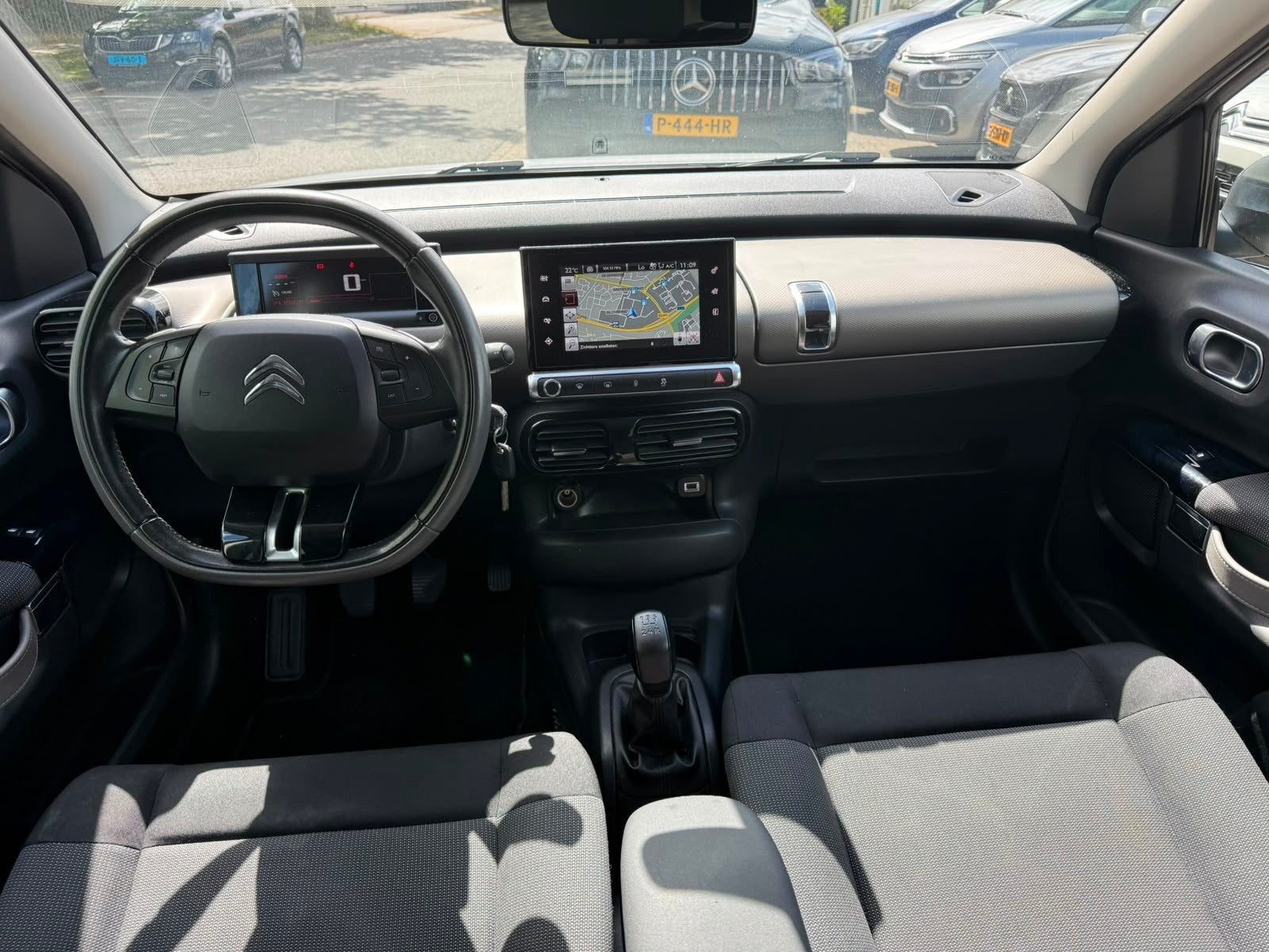 Citroen C4 Cactus 1.2 PureTech Shine, Navi, NAP dealer onder, Voorwielaandrijving, Dealer onderhouden, Stof, Euro 6