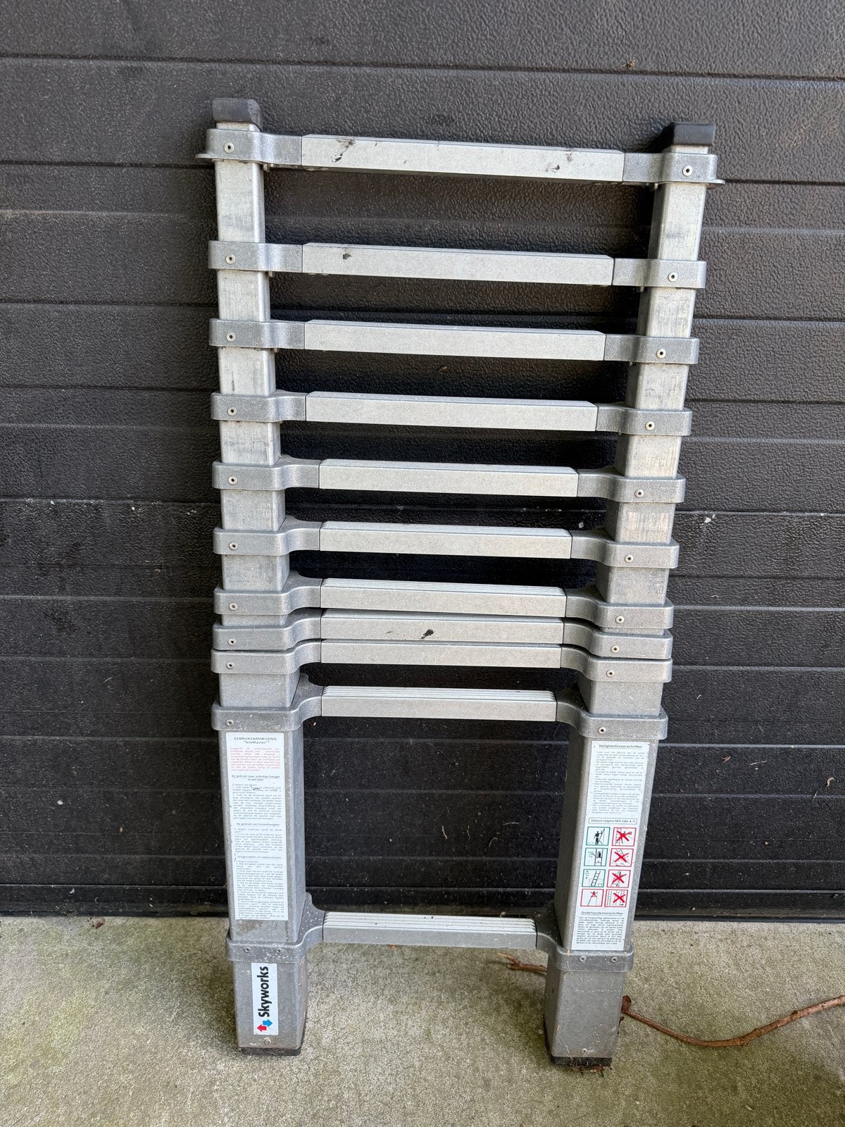 Uitschuifbare ladder Skyworks - 3.4 meter, Doe-het-zelf en Verbouw, Ophalen, Gebruikt, Ladder, Opvouwbaar of Inschuifbaar