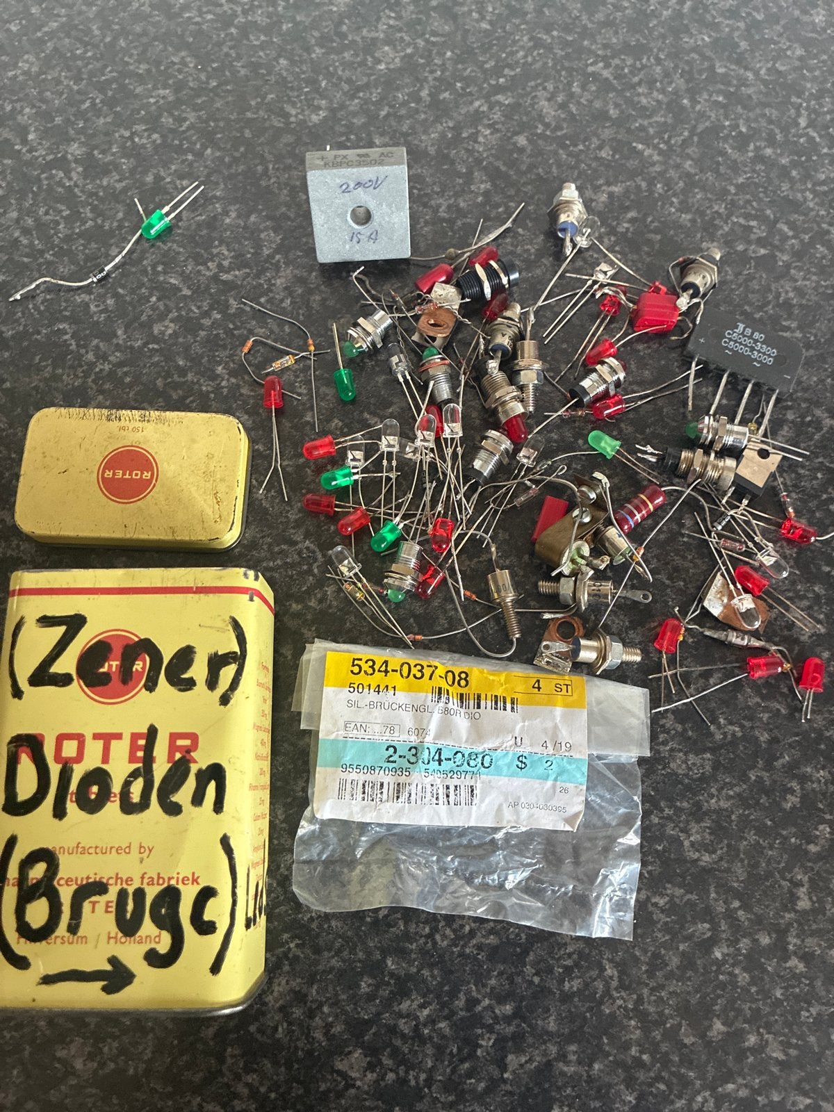 Elektronica onderdelen: LED's, diodes, schakelaars en meer, Hobby en Vrije tijd, Ophalen of Verzenden, Gebruikt