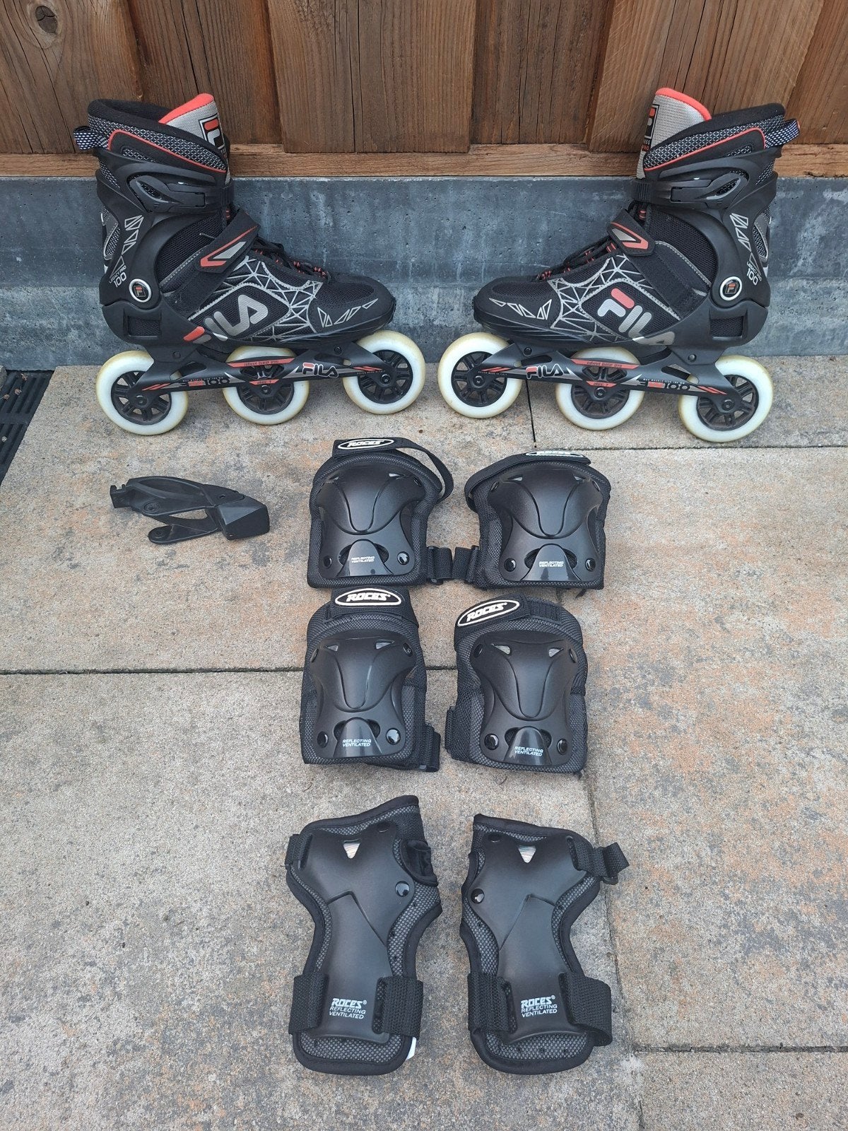 Fila Legacy Pro 100 skeelers met Roces beschermset. 43.5, Ophalen, Zo goed als nieuw, Overige merken