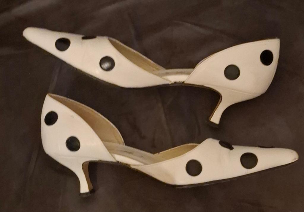 Echt leren wit met zwarte polkadots pumps mt 38.5, Ophalen of Verzenden, Zo goed als nieuw, Wit