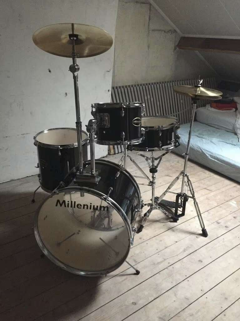 Millenium drumstel met oefenpad - zwart en erg goede staat, Ophalen, Zo goed als nieuw, Overige merken