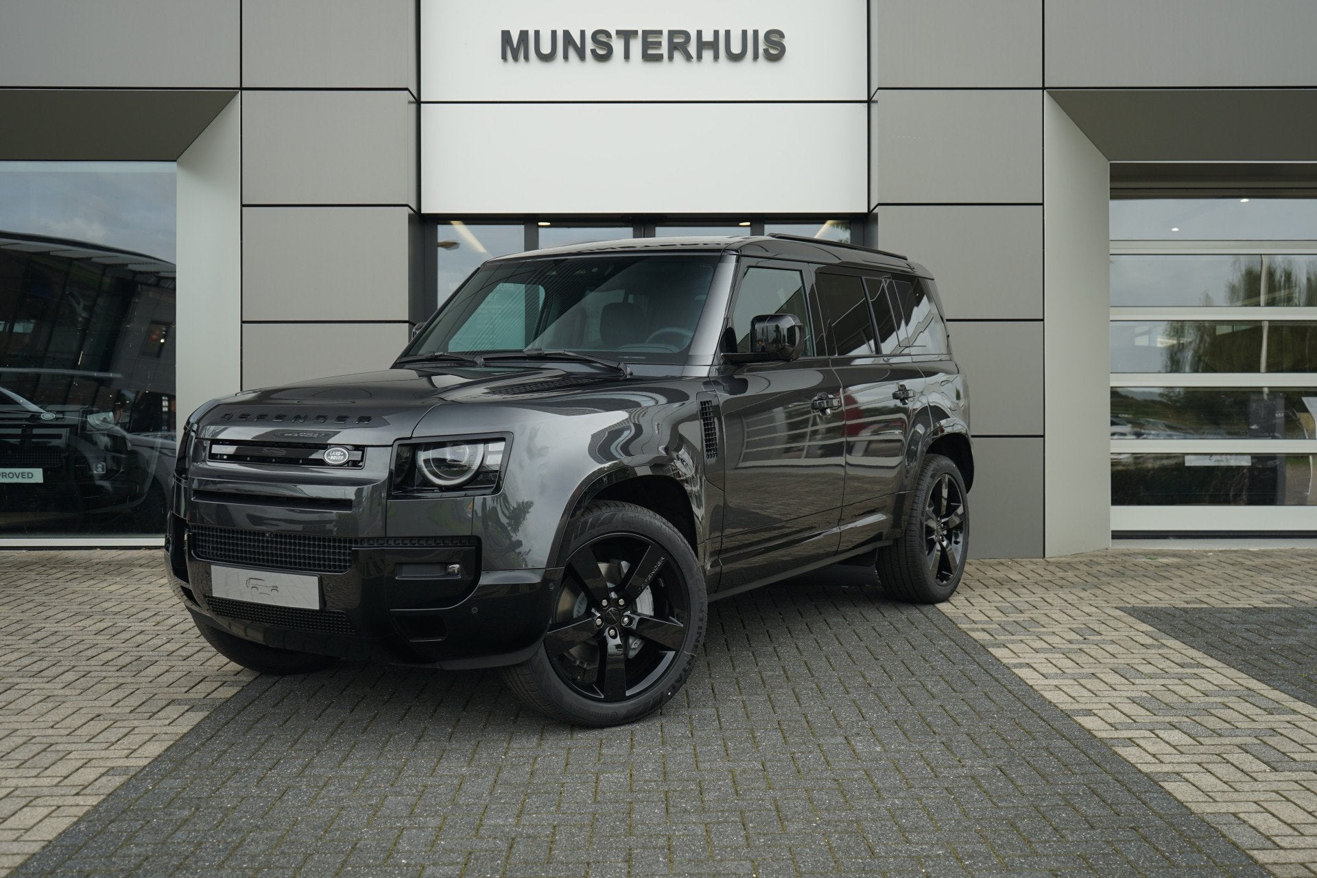 Land Rover Defender 110 2.0 P300e 110 Dynamic SE Edition | S