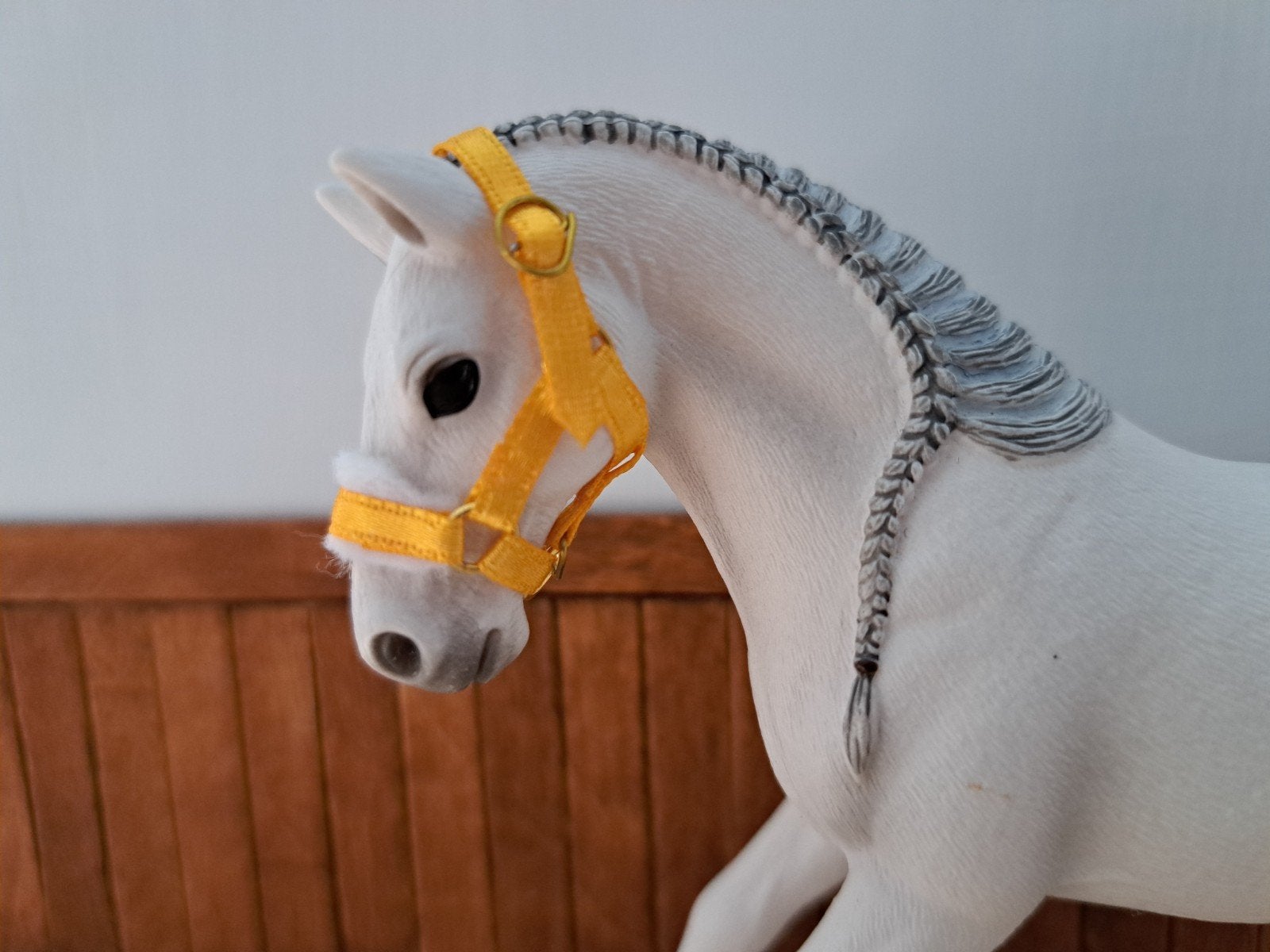 schleich halster geel, Ophalen of Verzenden, Zo goed als nieuw, Paard, Beeldje of Figuurtje