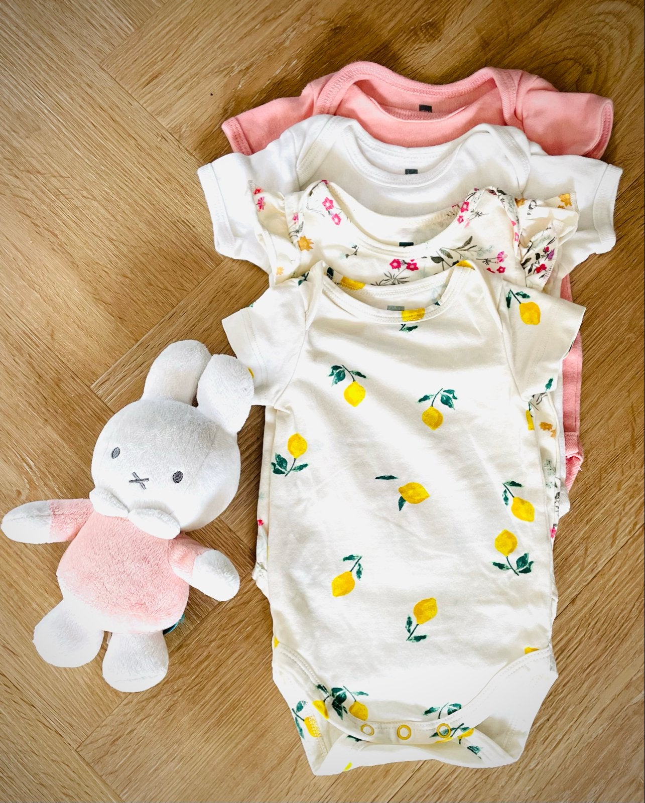 Hema 4 rompertjes met korte mouw mt 50/56 (4 stuks), Kinderen en Baby's, Babykleding | Maat 50, Zo goed als nieuw, Meisje, Nacht- of Onderkleding
