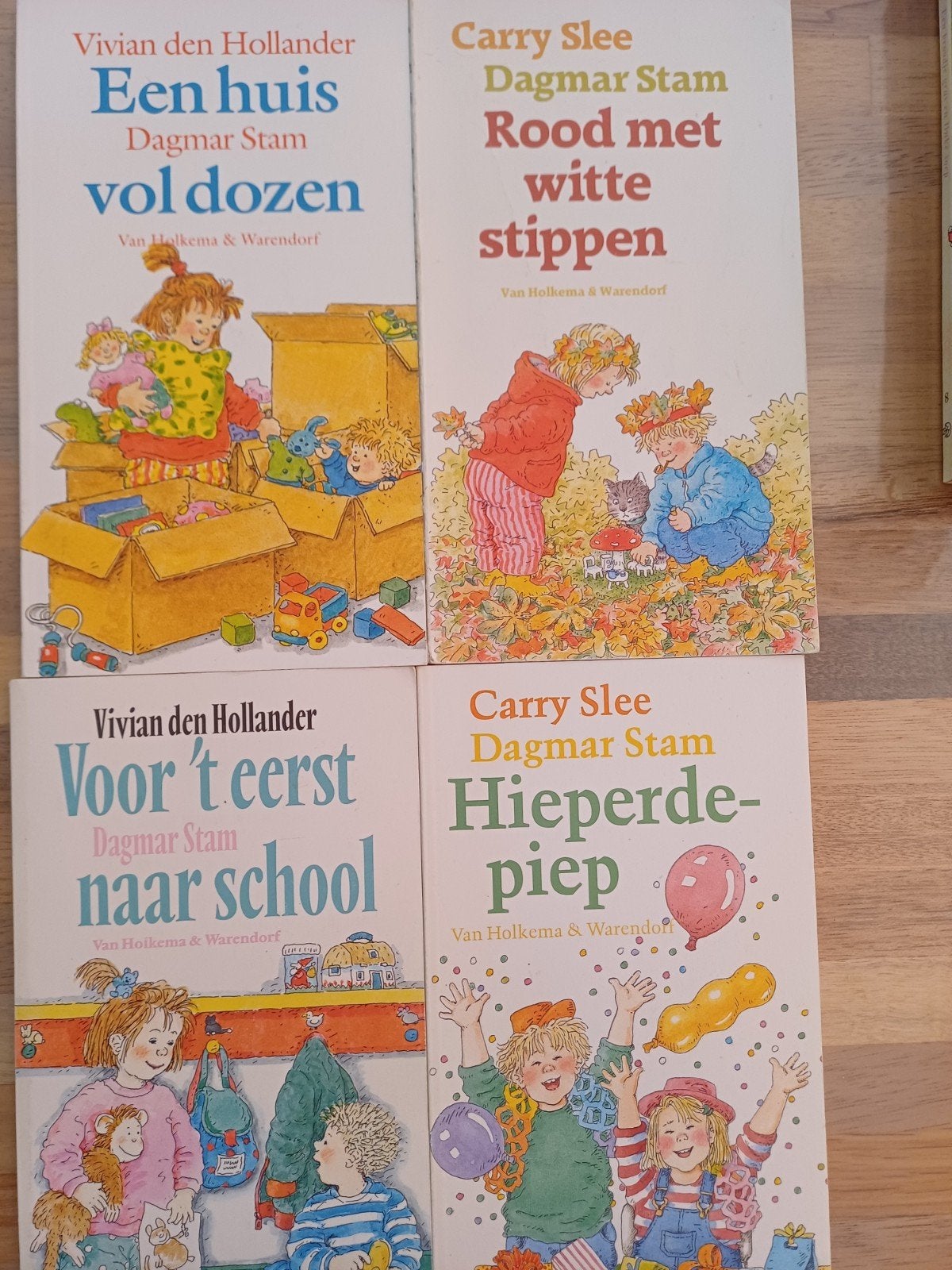 Carry Slee - Rood met witte stippen en andere titels. 2.95 p, Fictie algemeen, Carry Slee, Ophalen of Verzenden, Zo goed als nieuw