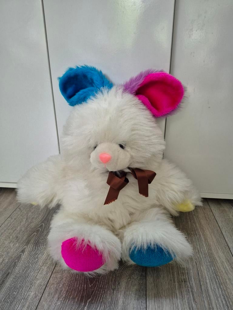 Schattige witte knuffel met kleurrijke oren en poten, Konijn, Ophalen of Verzenden, Zo goed als nieuw, Middelgroot (20 tot 80 cm)