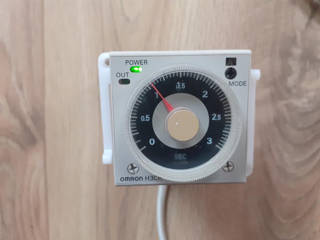Omron H3CR-A AC24-48 / DC12-48 tijdrelais, Ophalen of Verzenden, Gebruikt