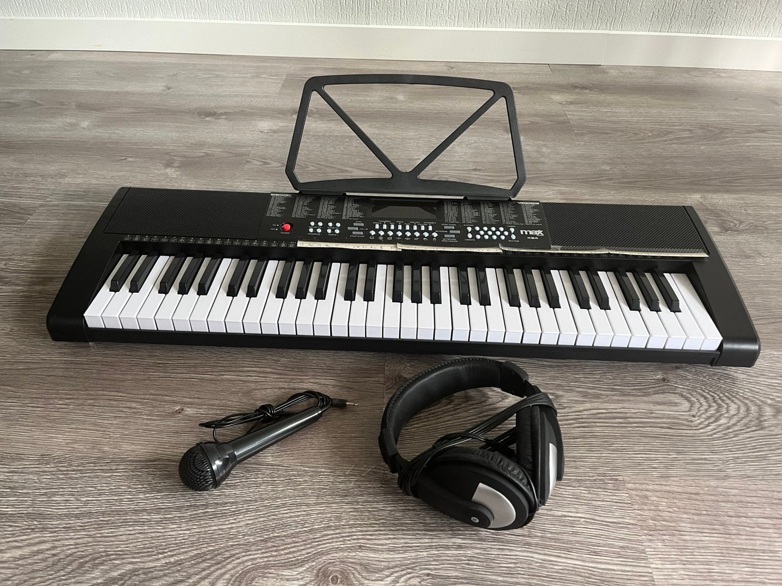 MAX KB4 keyboard, 61 toetsen, Zo goed als nieuw, Met standaard, Ophalen