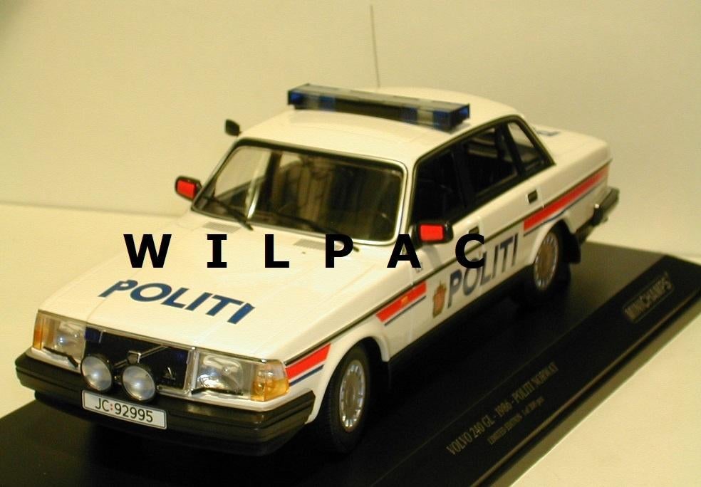Volvo 240 gl 1:18 Noorse. Politie. Politi. Minichamps nieuw., Ophalen of Verzenden, Nieuw, Auto, MiniChamps