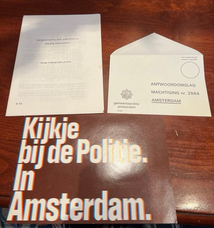 Wervingsmateriaal Gemeentepolitie Amsterdam 1974, Verzamelen, Ophalen of Verzenden, Gebruikt