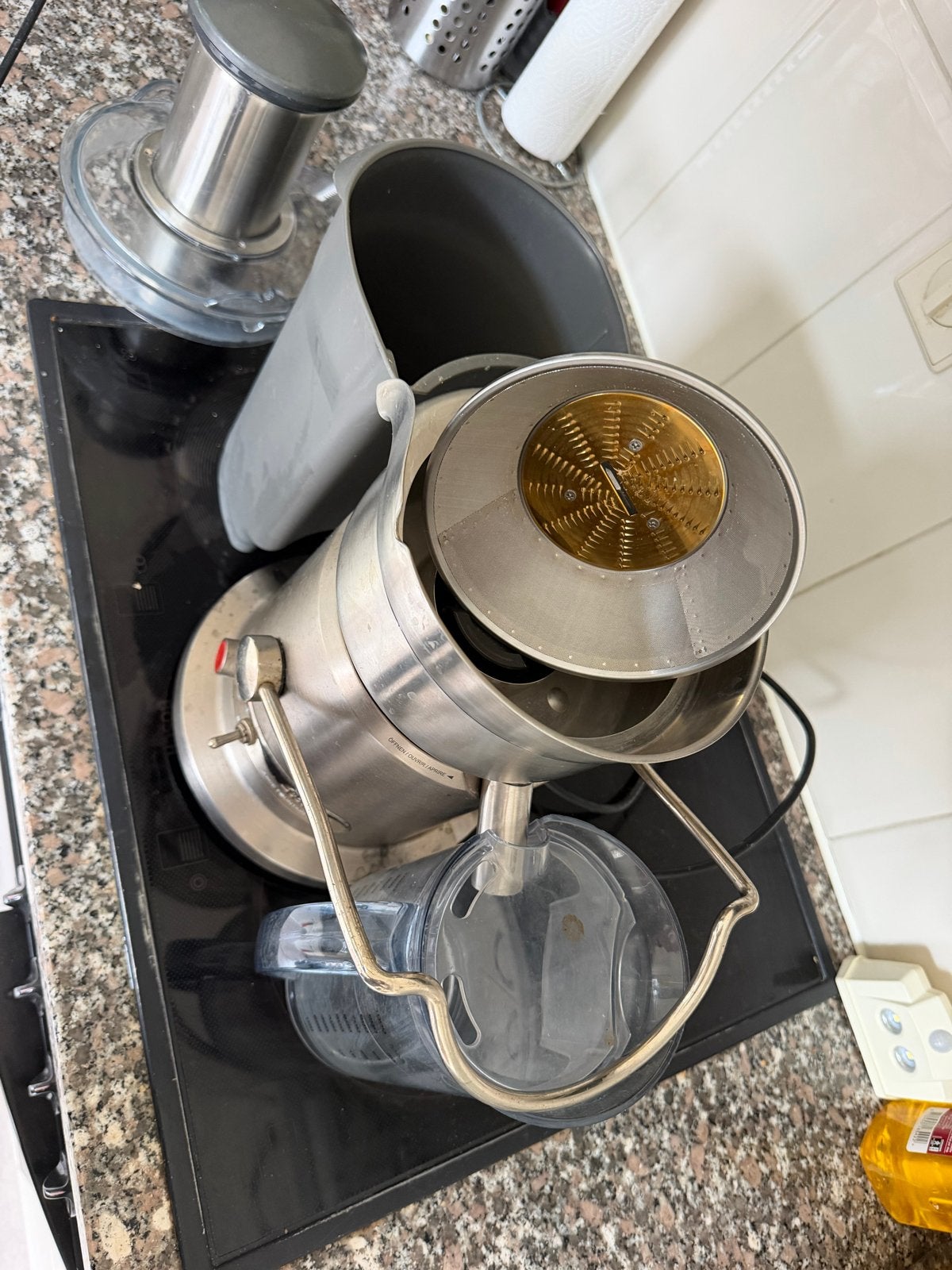 Solid Juice Fountain Pro Type 843 Juicer, Gebruikt, 1 tot 2 liter, Ophalen of Verzenden, Vaatwasserbestendig