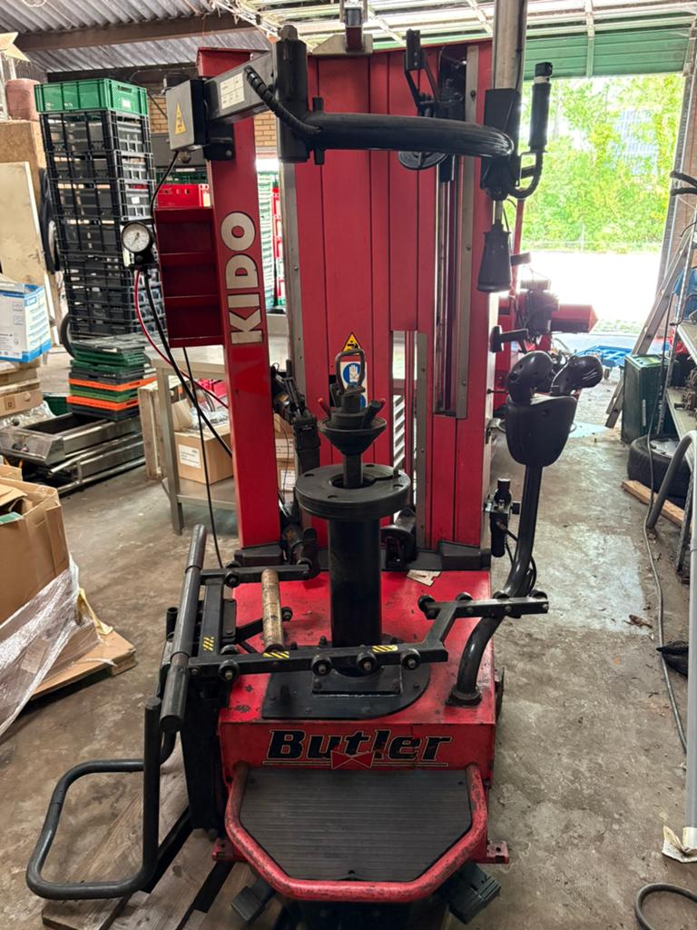 Bandendemonteermachine buthler 220 volt, Auto diversen, Autogereedschap, Ophalen, Zo goed als nieuw