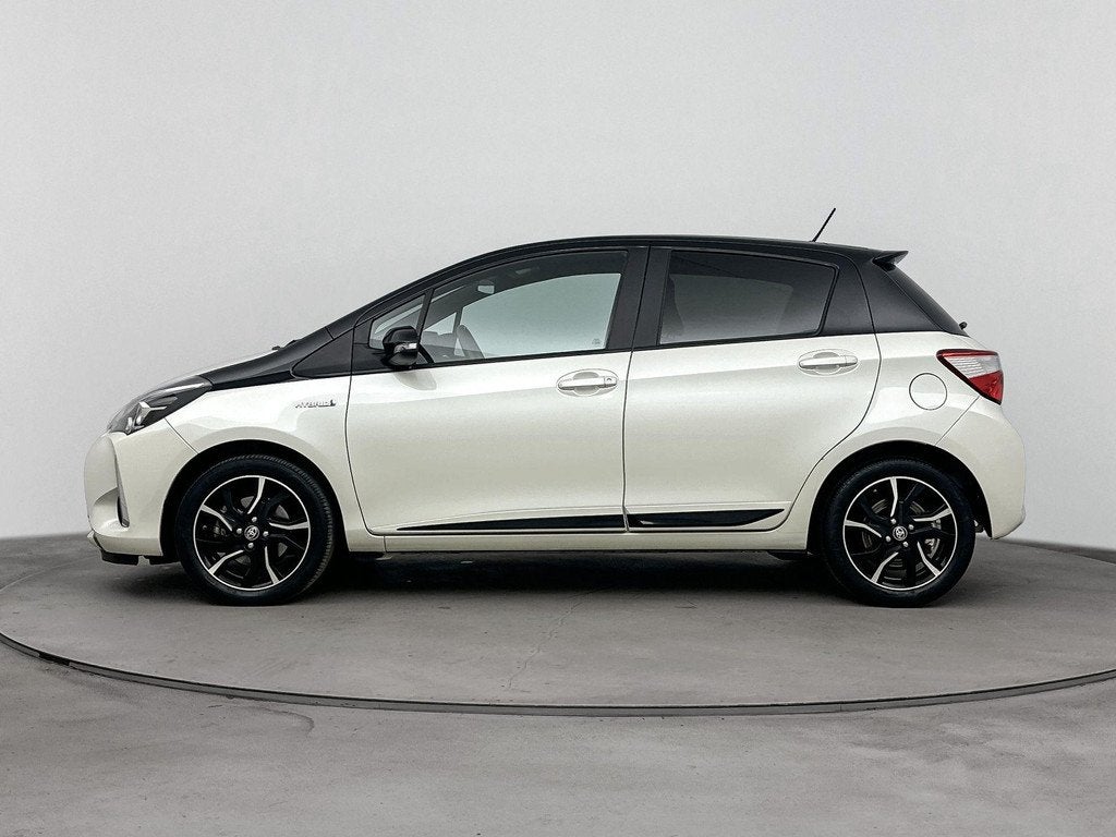 Toyota Yaris 1.5 Hybrid 100Pk Bi-Tone | Airco | Achteruitrij, Gebruikt, 4 cilinders, Bedrijf, Hybride Elektrisch/Benzine