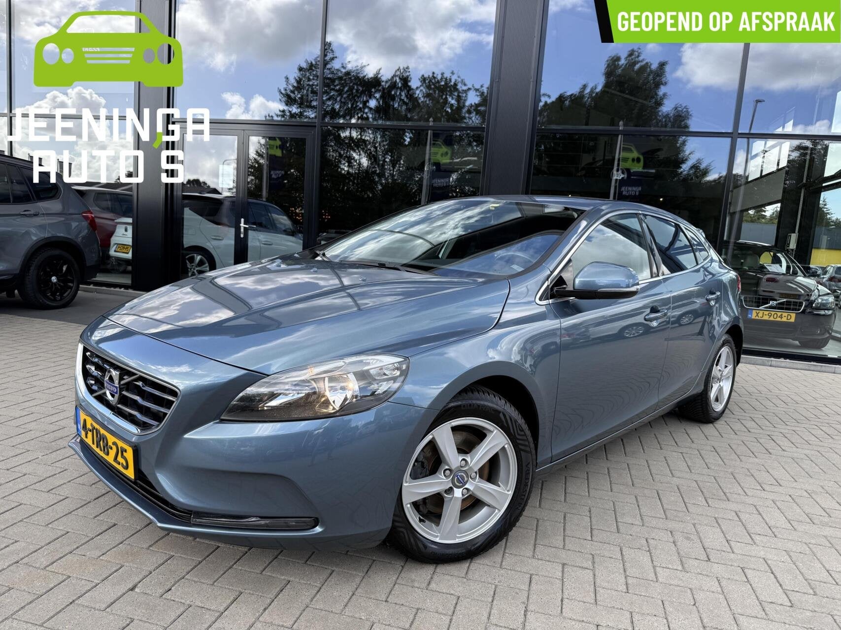 Volvo V40 1.6 T4 Momentum|Clima|Navi|Af.Trekhaak|NAP, Auto's, Volvo, Stof, Gebruikt, Zwart, 4 cilinders