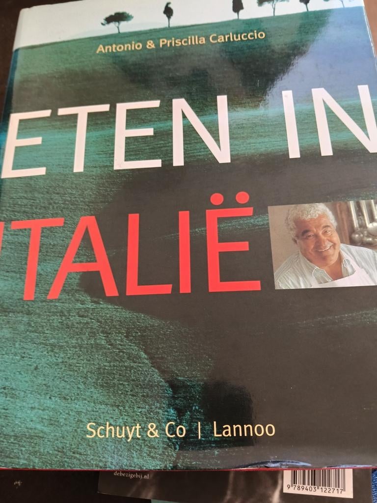 Eten in Italië - Antonio & Priscilla Carluccio, Boeken, Kookboeken, Italië, Hoofdgerechten, Ophalen of Verzenden, Zo goed als nieuw