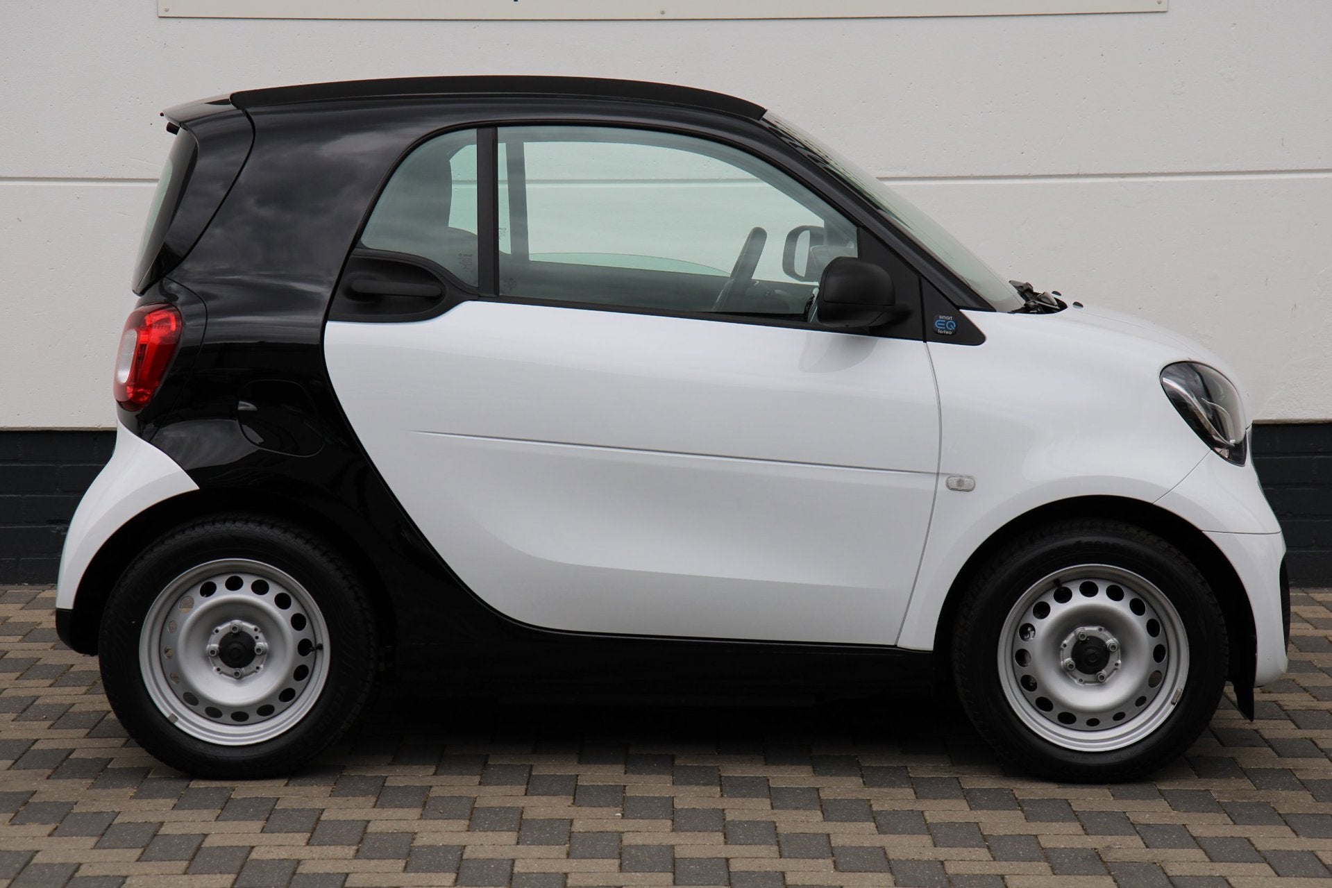 Smart Fortwo EQ Comfort 18 kWh Stoelverwarming Airco BTW !, Auto's, Smart, Automaat, Gebruikt, Zwart, Zwart
