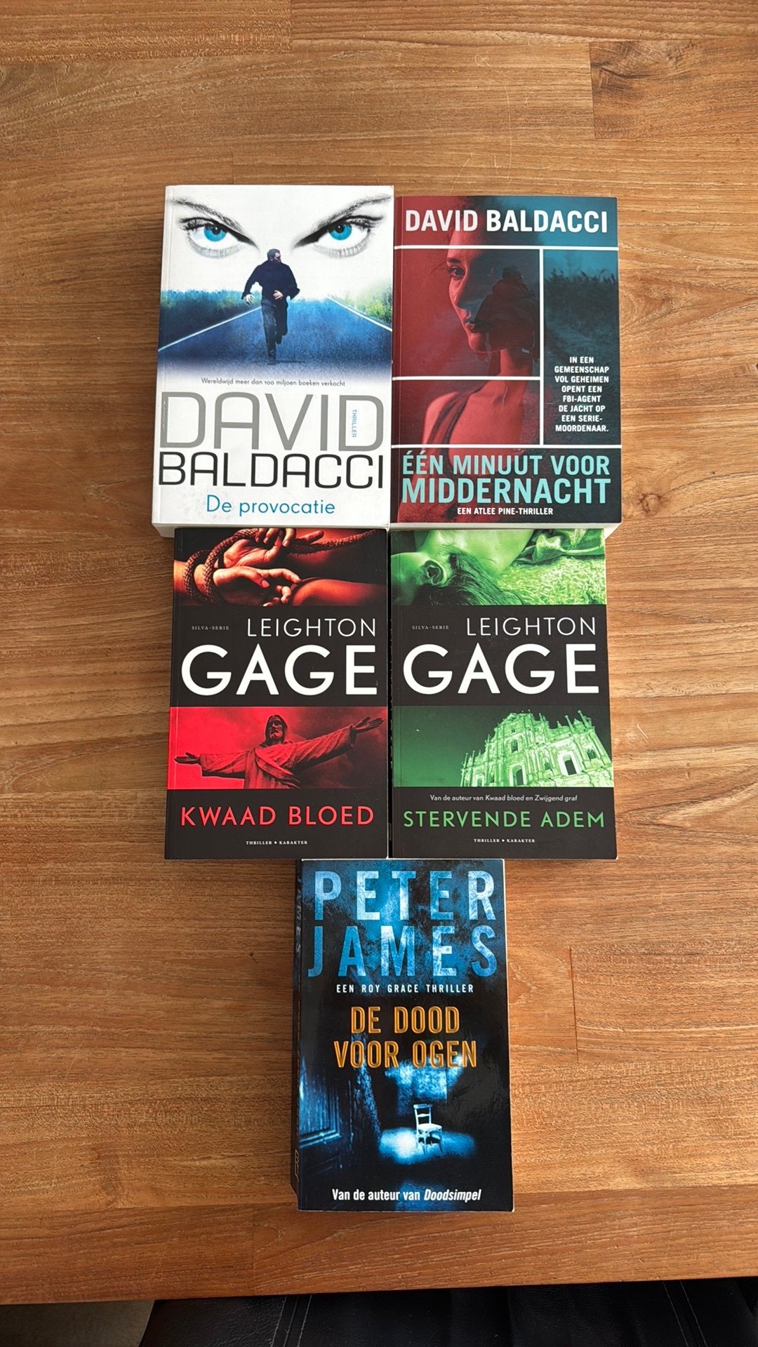 5 thrillers leighton gage- david baldacci-peter james, Ophalen of Verzenden, Gelezen