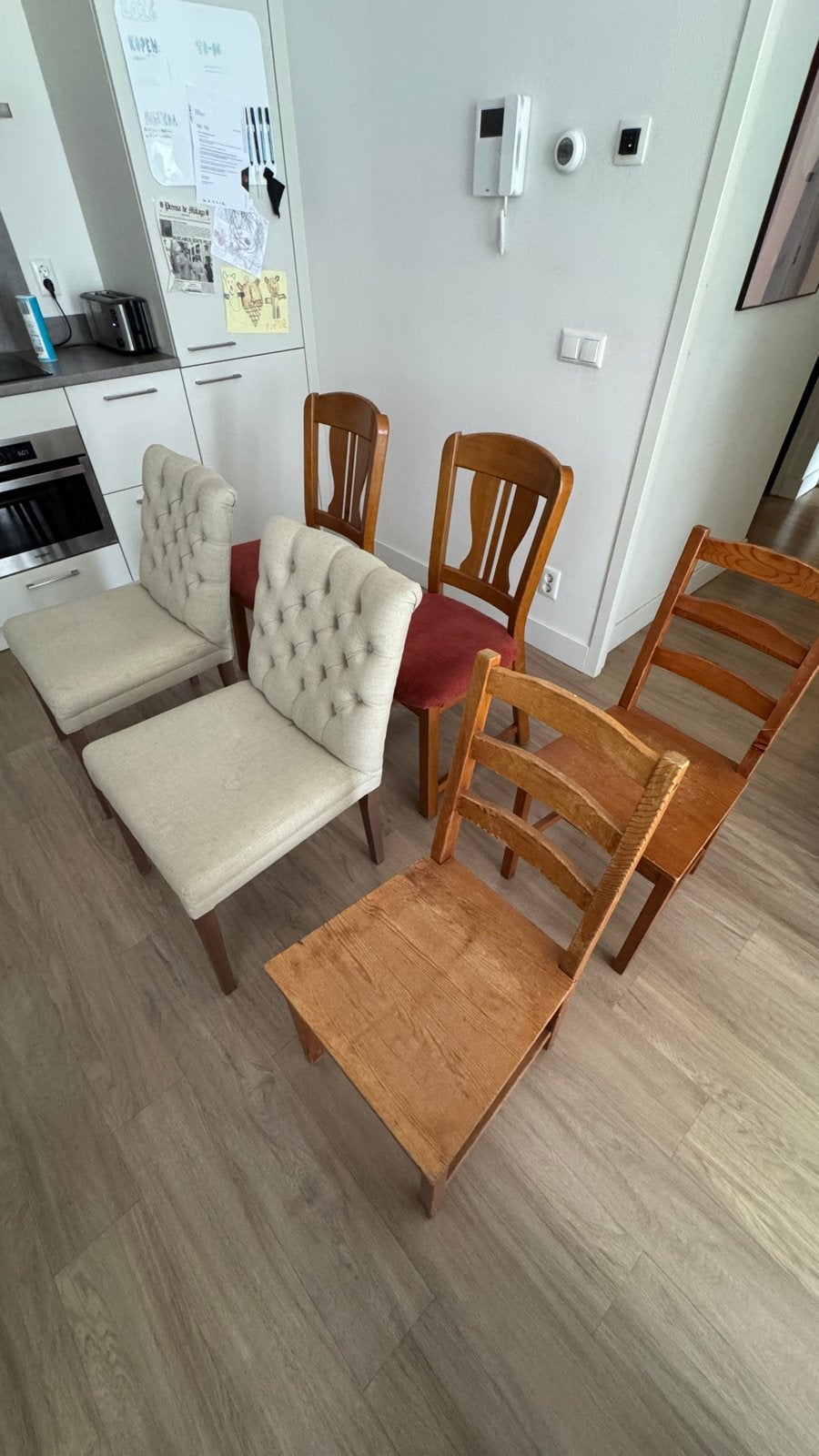 Diverse stoelen: Houten en gestoffeerde eetkamerstoelen, Huis en Inrichting, Gebruikt, Overige kleuren, Ophalen of Verzenden, Vijf, Zes of meer stoelen
