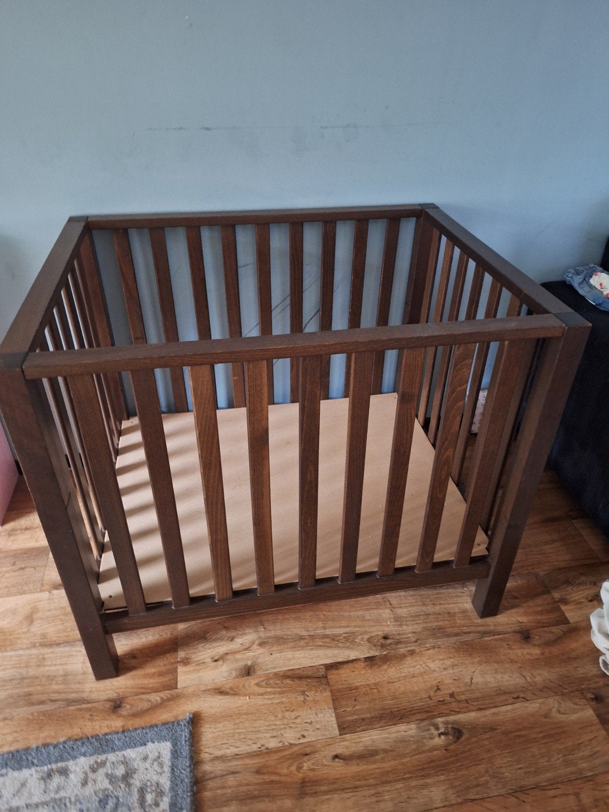 TWF box timo zonder lade donkerbruin incl Zzzoo matras, Kinderen en Baby's, Boxen, Ophalen, Gebruikt, Vierkant, In hoogte verstelbaar