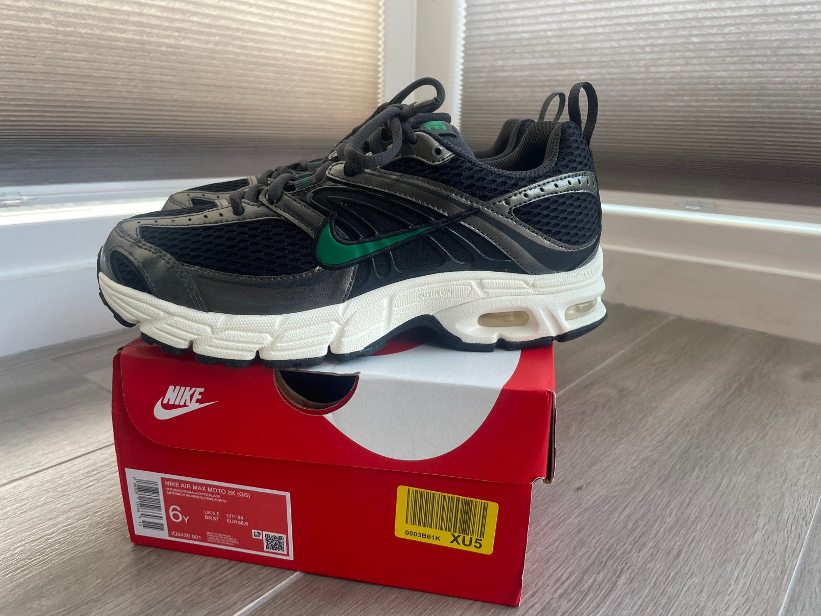 Nike Air Max Moto 2K GS Black/Malachite IQ9430-001 mt 38,5, Ophalen of Verzenden, Nieuw, Zwart, Sneakers of Gympen