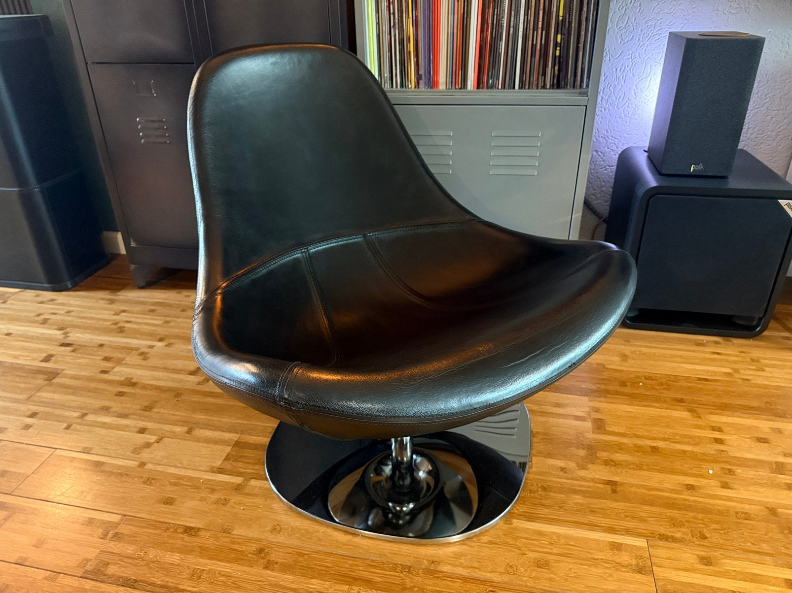 Vintage IKEA TIRUP draaifauteuil zwart leer – Carl Öjerstam, Ophalen, Gebruikt, 50 tot 75 cm, Leer