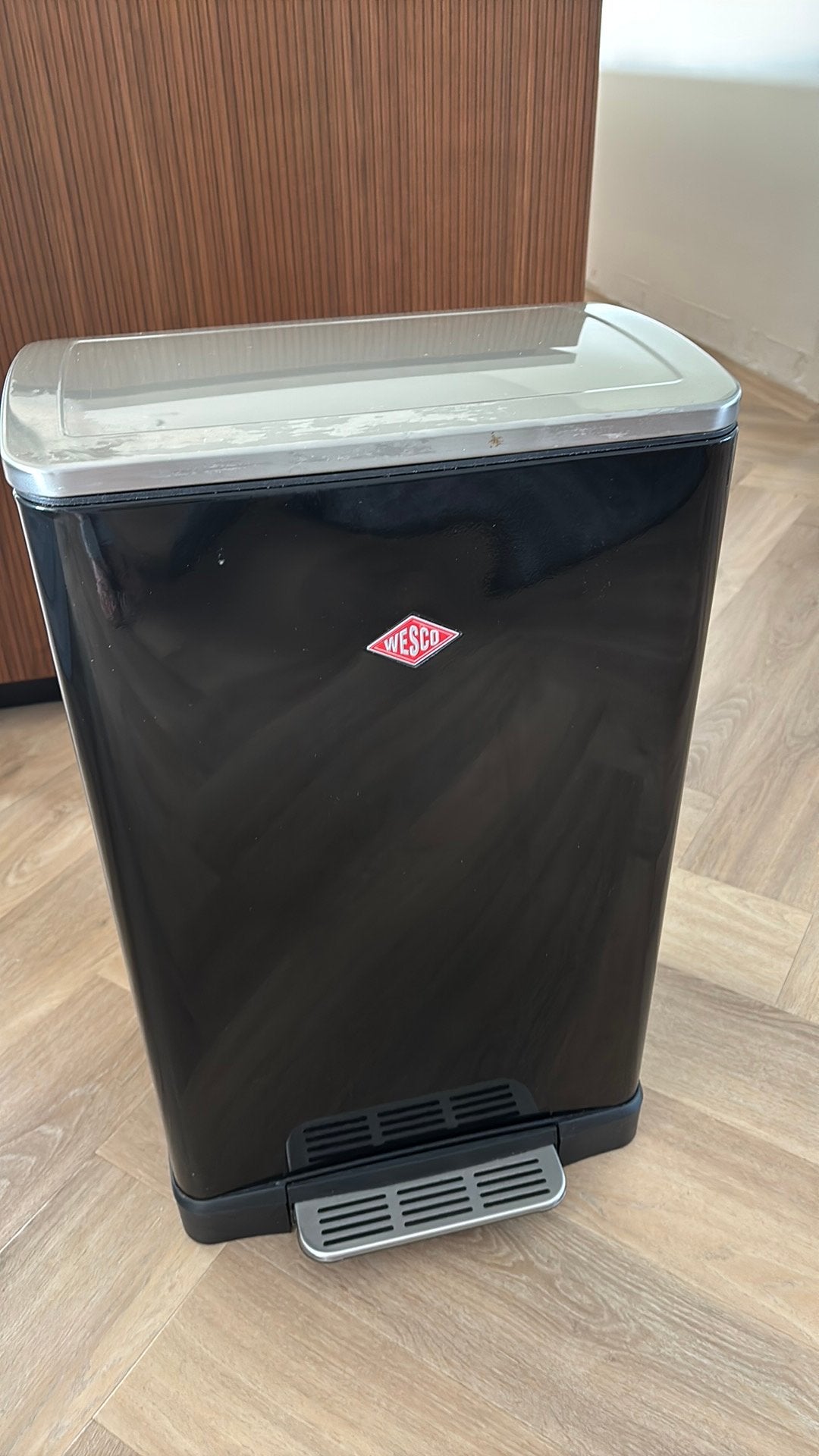 Wesco vuilnisbak zwart, Ophalen, Met pedaal, 40 liter of meer, Zo goed als nieuw