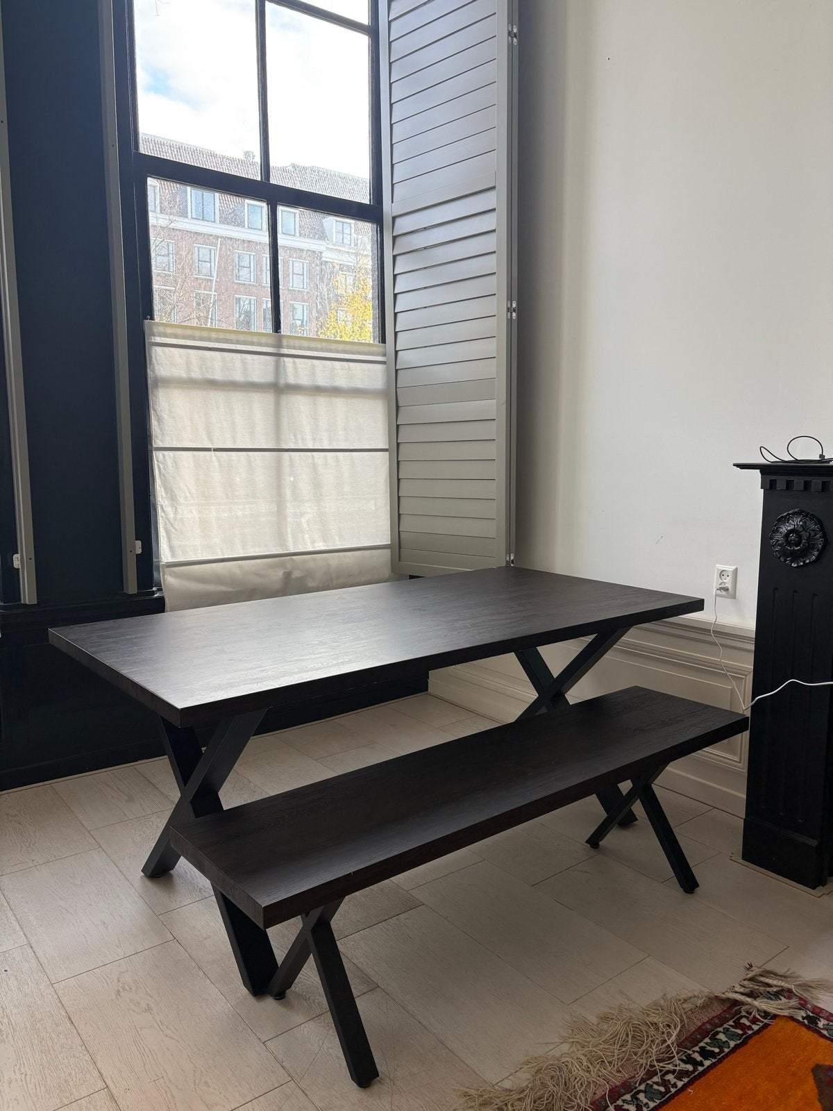 Elegante Zwart eettafel met bijpassende bank, Huis en Inrichting, Tafels | Eettafels, Ophalen, 50 tot 100 cm, Zo goed als nieuw