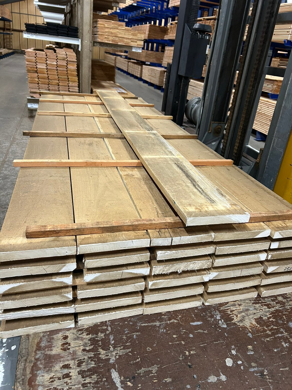 Rustiek eiken planken fijnbezaagd droog, Ophalen, Zo goed als nieuw, 250 cm of meer, Planken