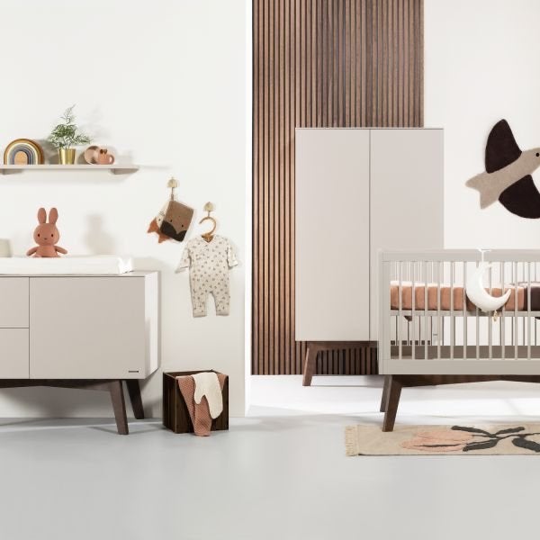 Kidsmill Sixties Babykamer Oatmeal/Walnoot - Complete Set, Kinderen en Baby's, Kinderkamer | Complete kinderkamers, Ophalen, Gebruikt
