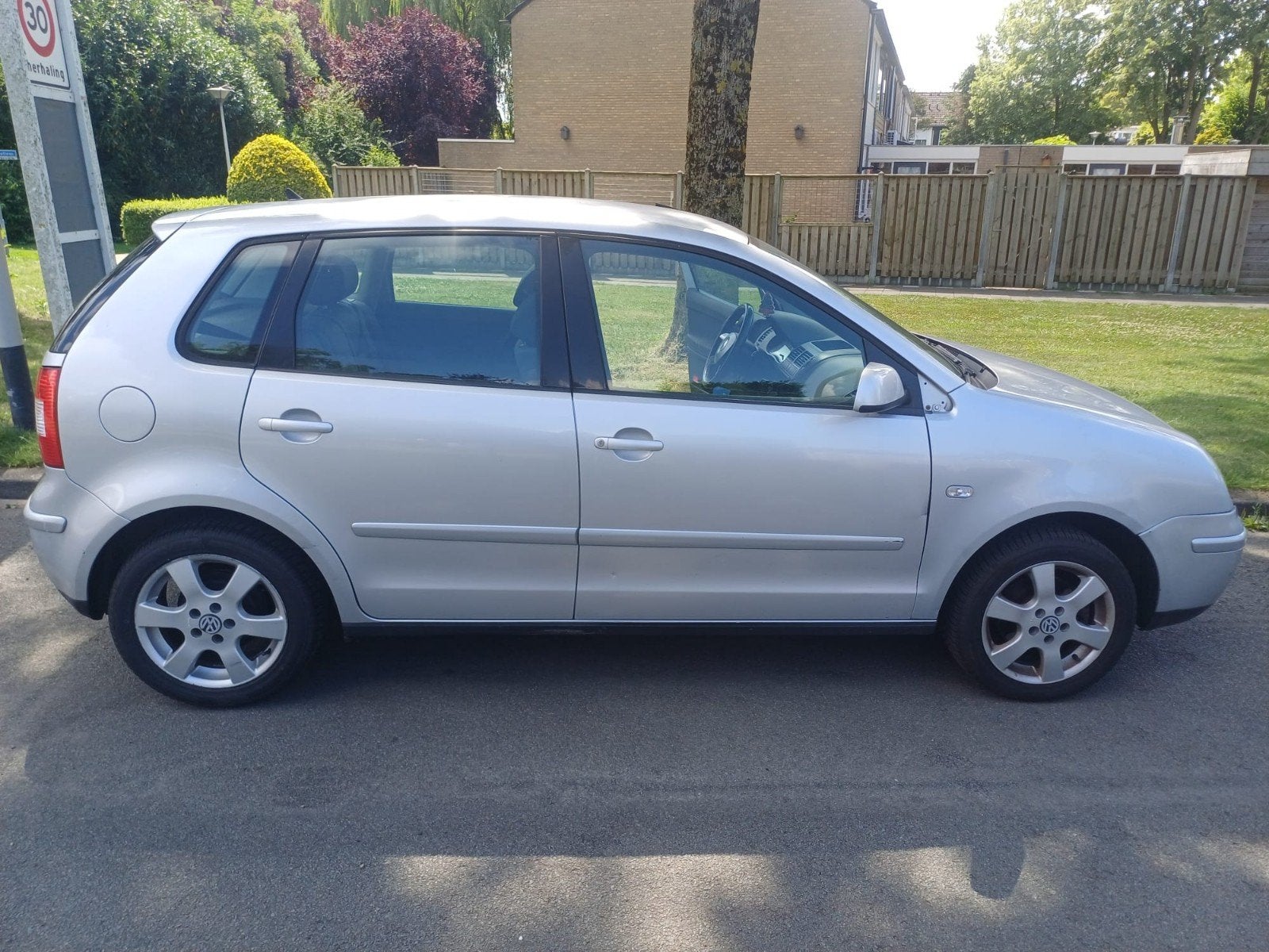 Zilvergrijze Vw polo uit 2002 te koop start en rijd, Auto's, Particulier, Te koop