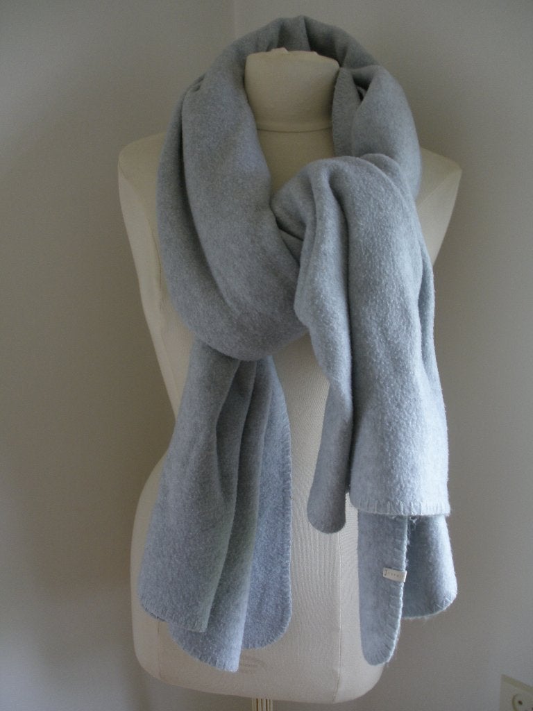 ESPRIT sjaal omslagdoek licht grijs fleece, Maat 46/48 (XL) of groter, Ophalen of Verzenden, Zo goed als nieuw, Sjaal