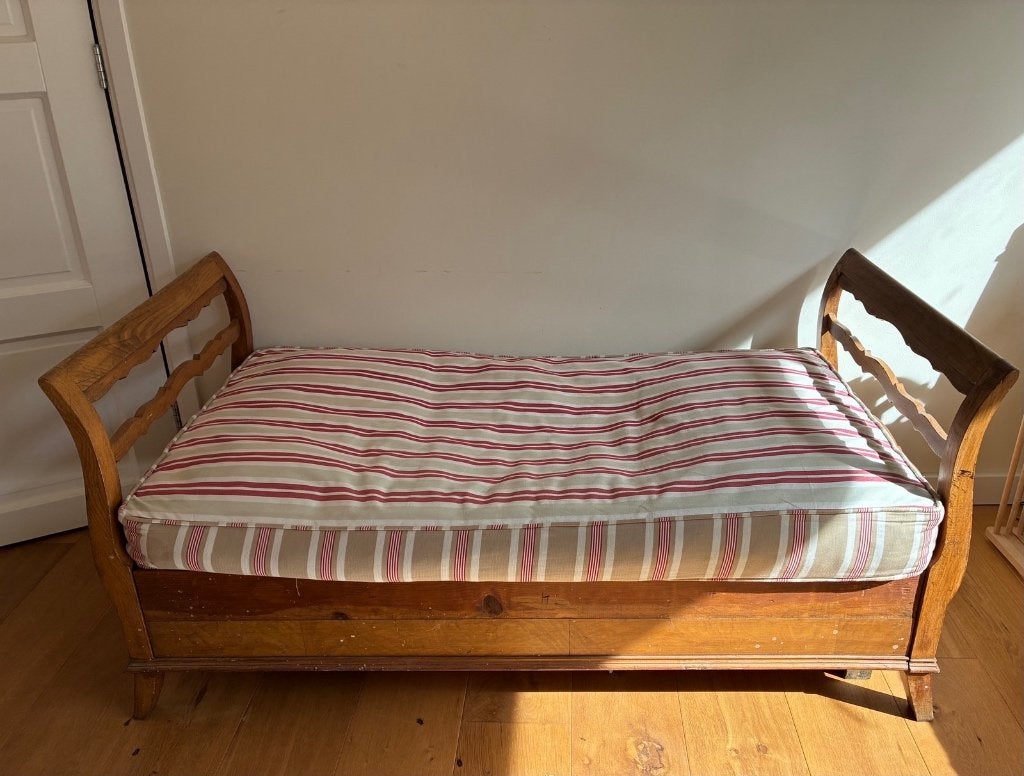 Antiek bankje of peuterbedje, Antiek en Kunst, Antiek | Meubels | Stoelen en Banken, Ophalen