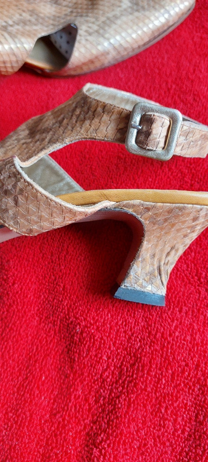 beige slangeleer open schoen met hakje ,m40 leder, Ophalen of Verzenden, Zo goed als nieuw, Beige