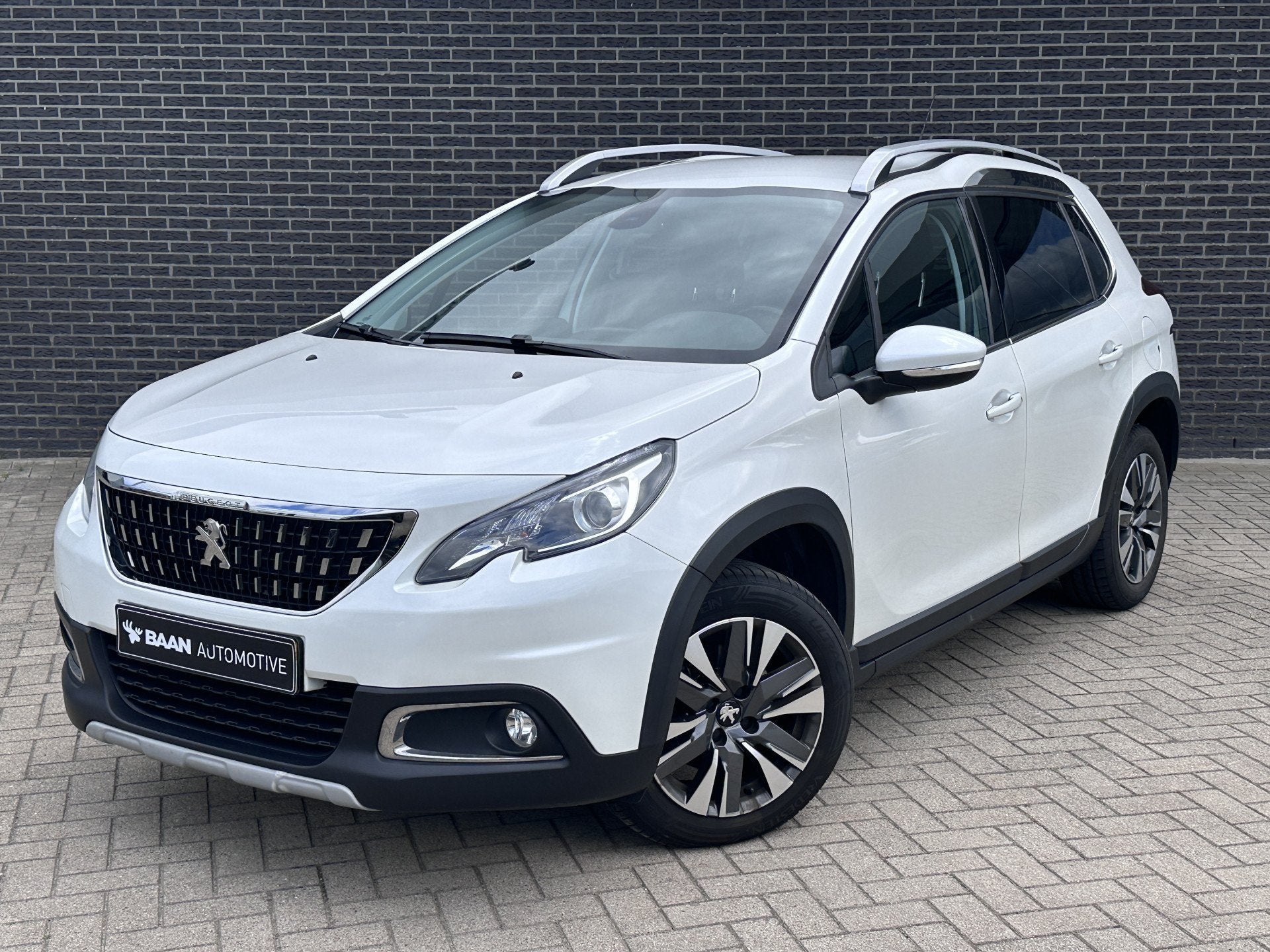 Peugeot 2008 1.2 PureTech Allure (bj 2018, automaat), Auto's, Peugeot, Euro 6, 1199 cc, 1165 kg, Wit
