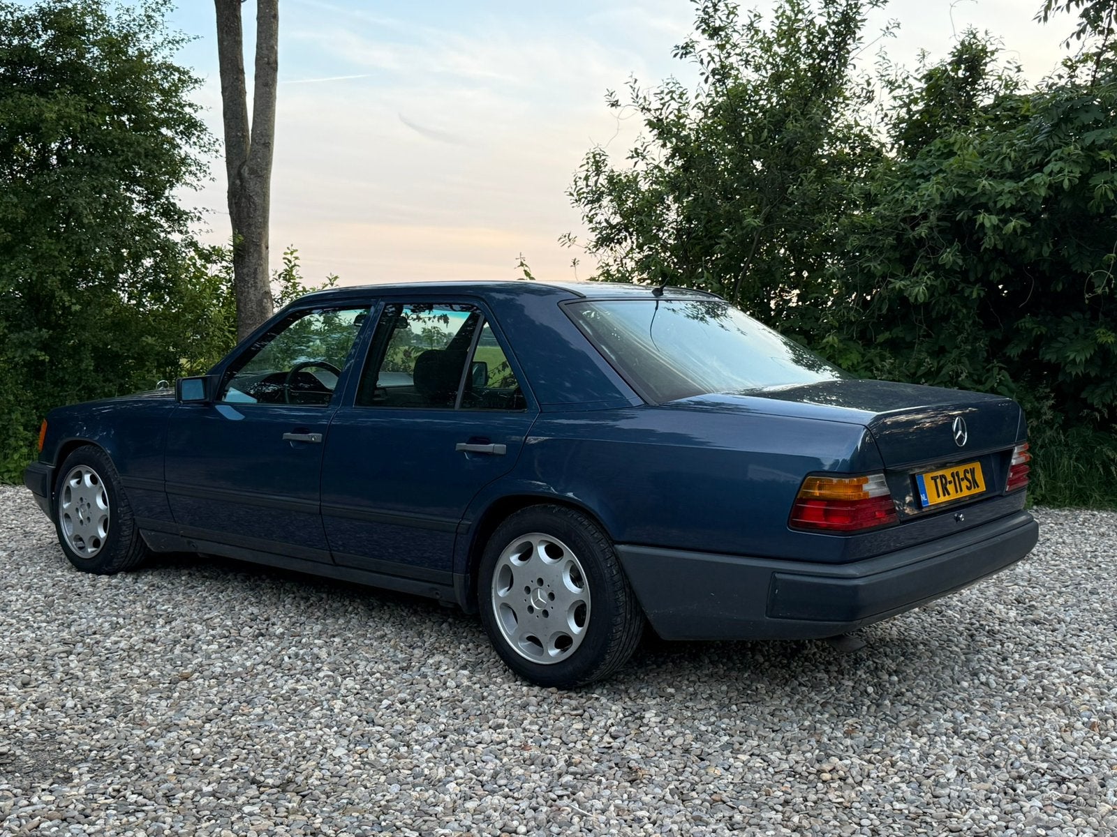 Mercedes-Benz W124 2.3 230 E Orgineel NL, Auto's, Achterwielaandrijving, 4 cilinders, Origineel Nederlands, Handgeschakeld