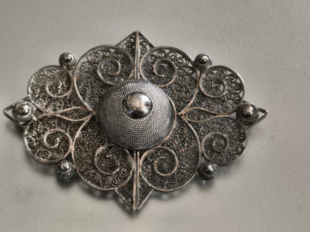 Antiek zilver gesp Zeeuwse knop, Minder dan 4 cm, Ophalen of Verzenden, Zo goed als nieuw, Zilver