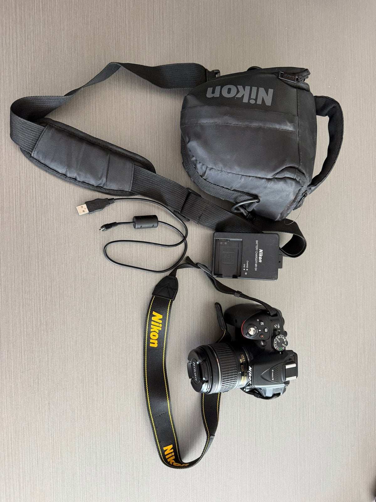 Nikon D5300 spiegelreflexcamera met 18-55mm lens en tas, Spiegelreflex, Beeldstabilisatie, Ophalen of Verzenden, Zo goed als nieuw