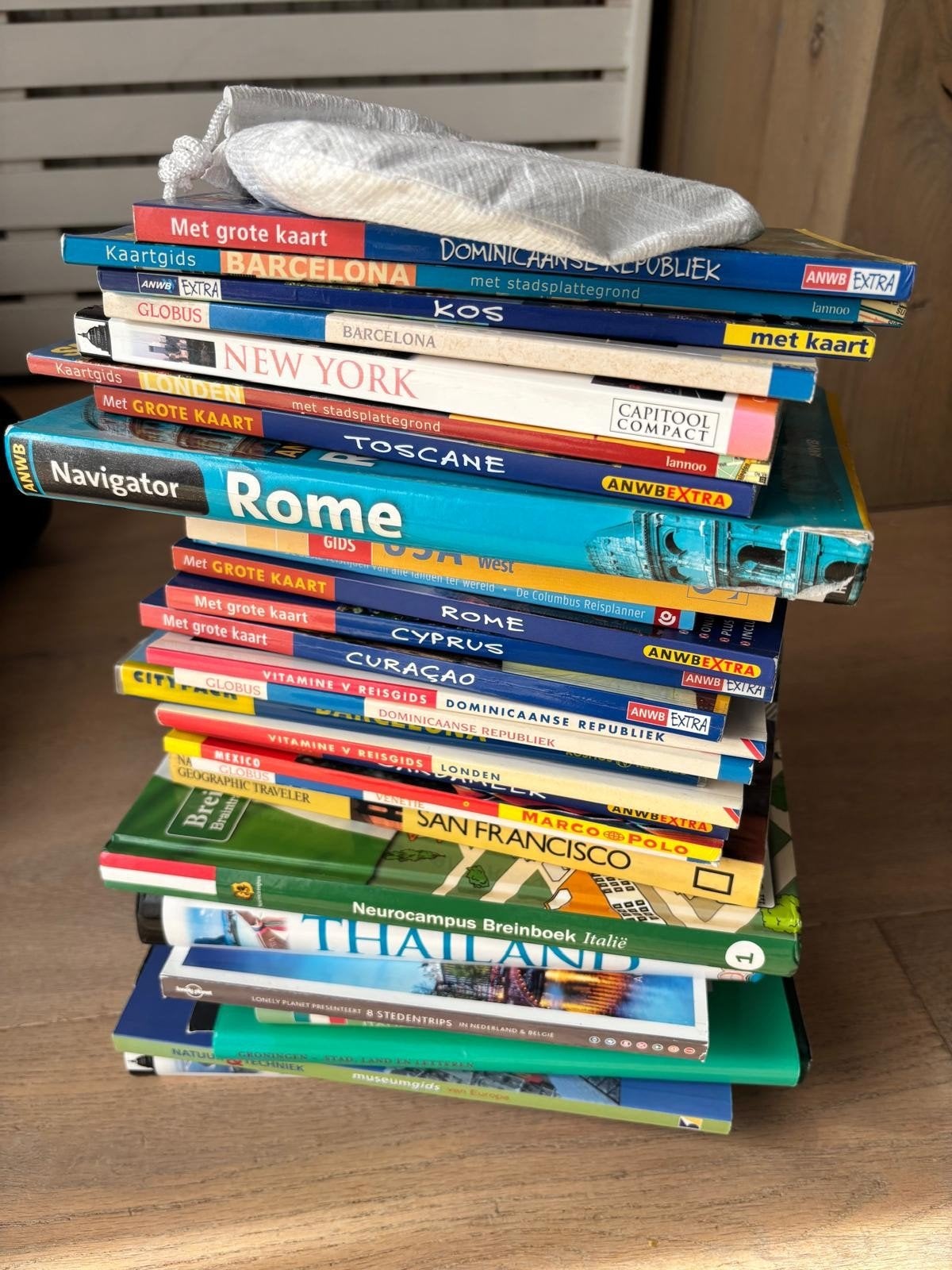 28 reisboeken en 1 stadskaart - Diverse bestemmingen, Boeken, Reisgidsen, Ophalen of Verzenden