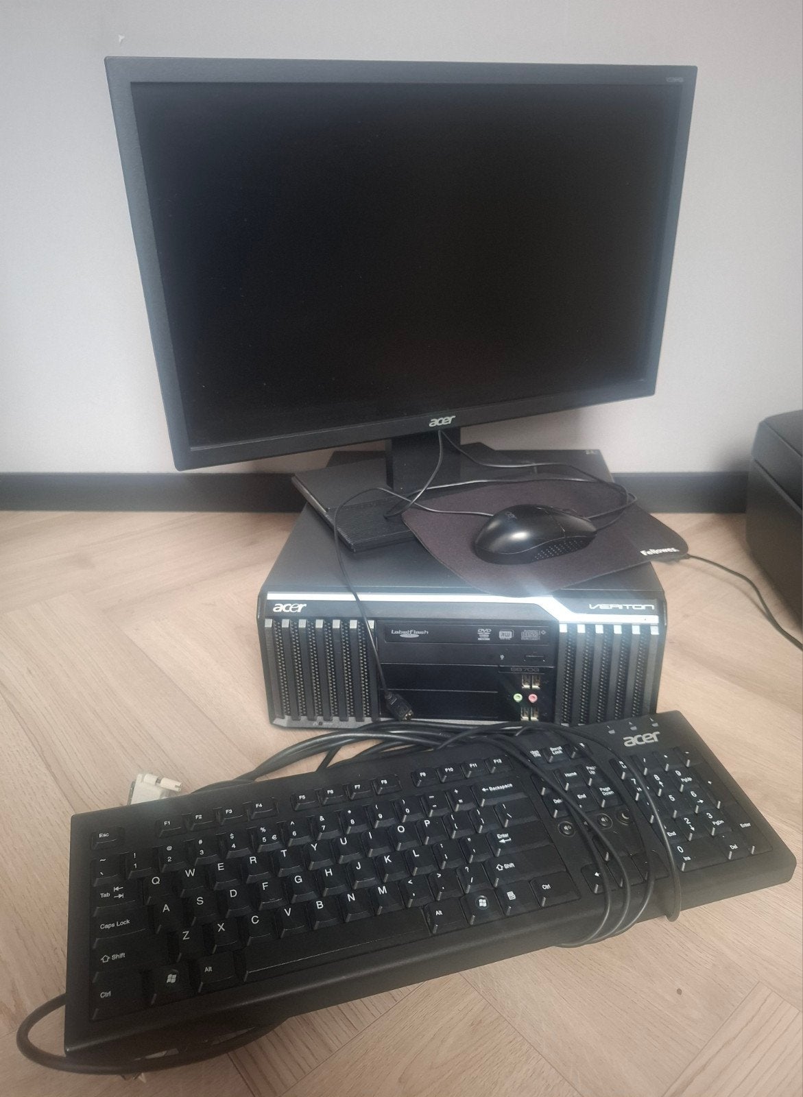 Acer Veriton Desktop PC met monitor, toetsenbord en muis, Computers en Software, Desktop Pc's, Gebruikt, HDD, Minder dan 4 GB