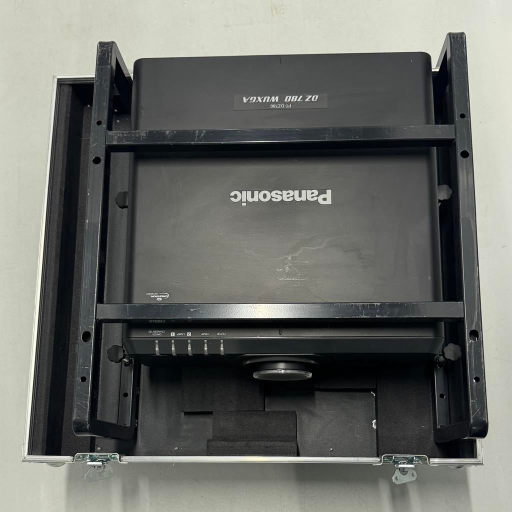 zeer complete Panasonic PT-DZ780B 7.000 ansi-lumen projector, Audio, Tv en Foto, Beamers, Gebruikt, DLP, Full HD (1080), Ophalen