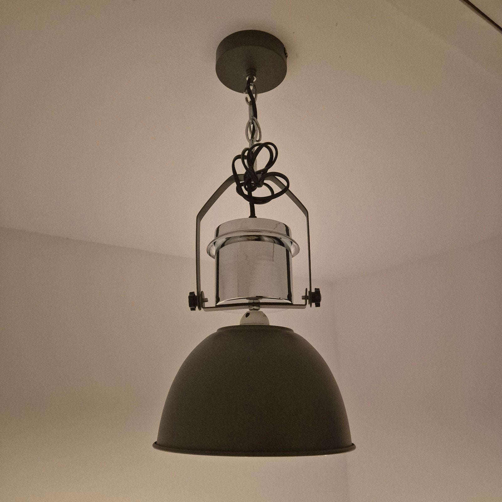 Industriële hanglamp - Grijs metaal met chromen details, Ophalen, Gebruikt, E27 (groot), Metaal