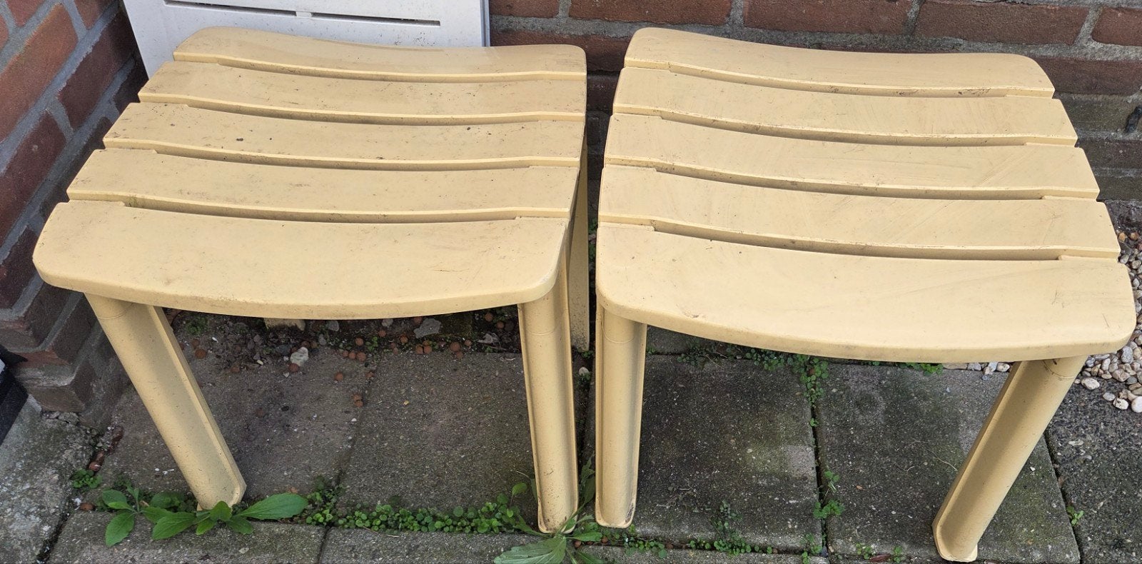 2  krukjes/voetenbankjes merk: Hartman, Ophalen, Gebruikt, Kunststof