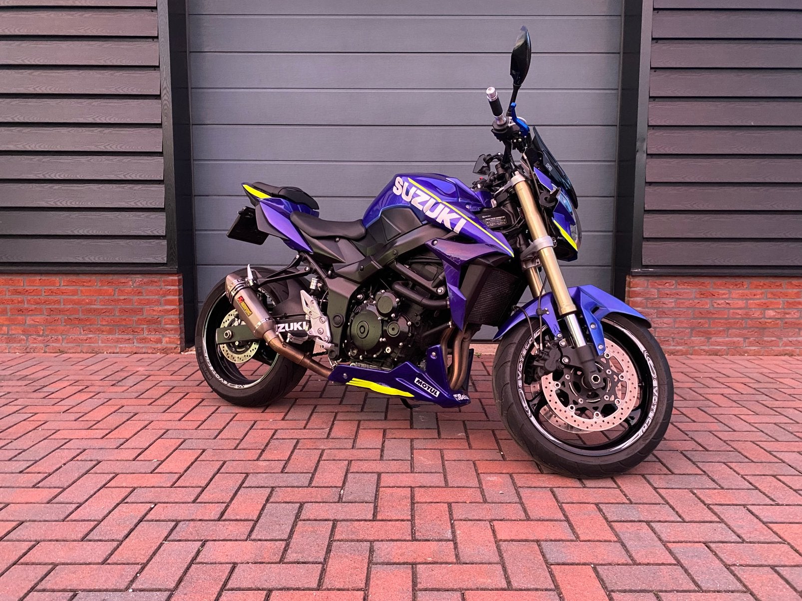 Suzuki GSR 750, Motoren, 750 cc, Sportuitlaat, 4 cilinders, Motorrijbewijs A