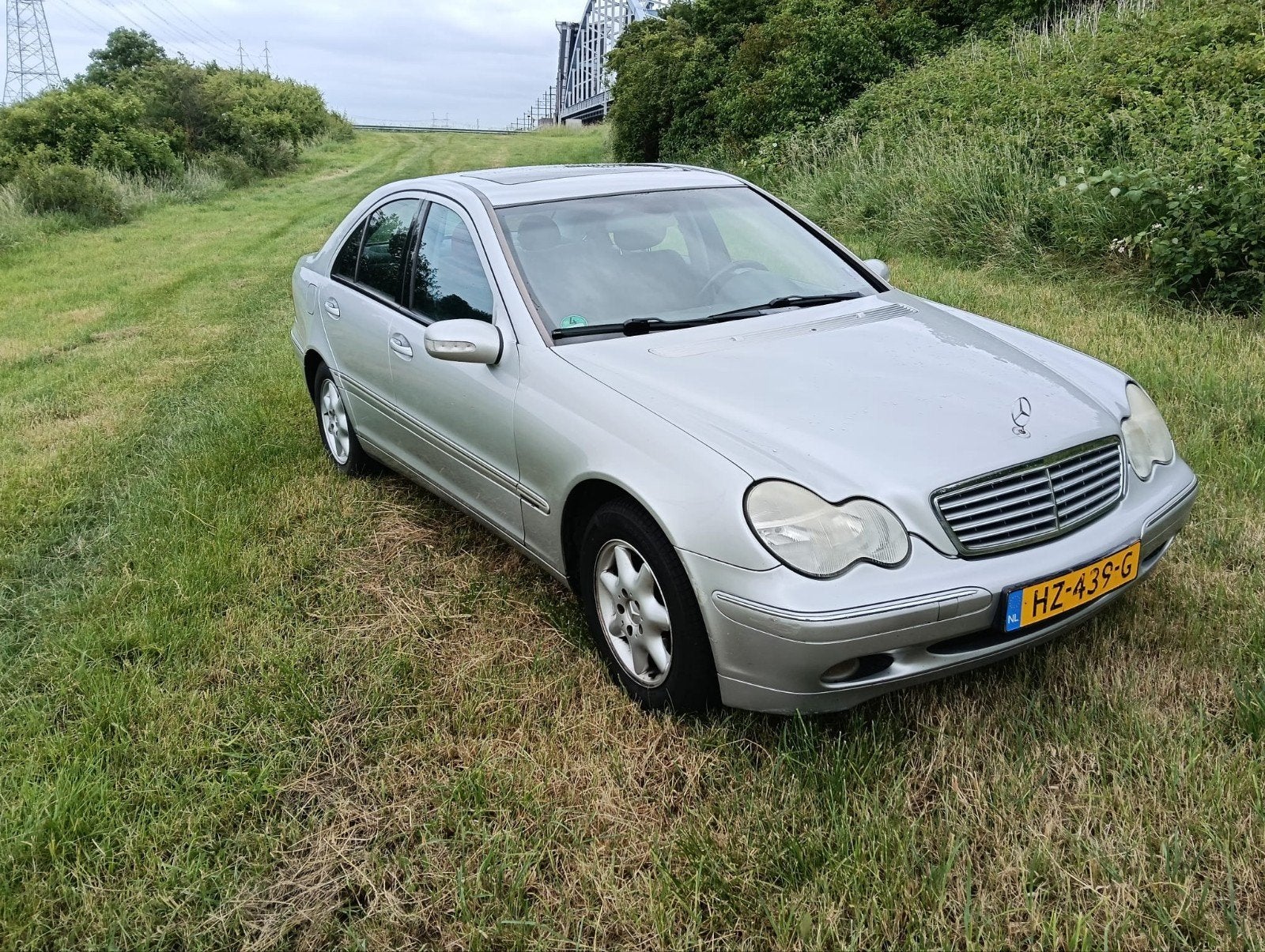 Mercedes-Benz C-Klasse 2.0 C200 Kompr Sedan AUT 2000 Grijs, Auto's, Mercedes-Benz, Automaat, 1998 cc, Zwart, 4 cilinders