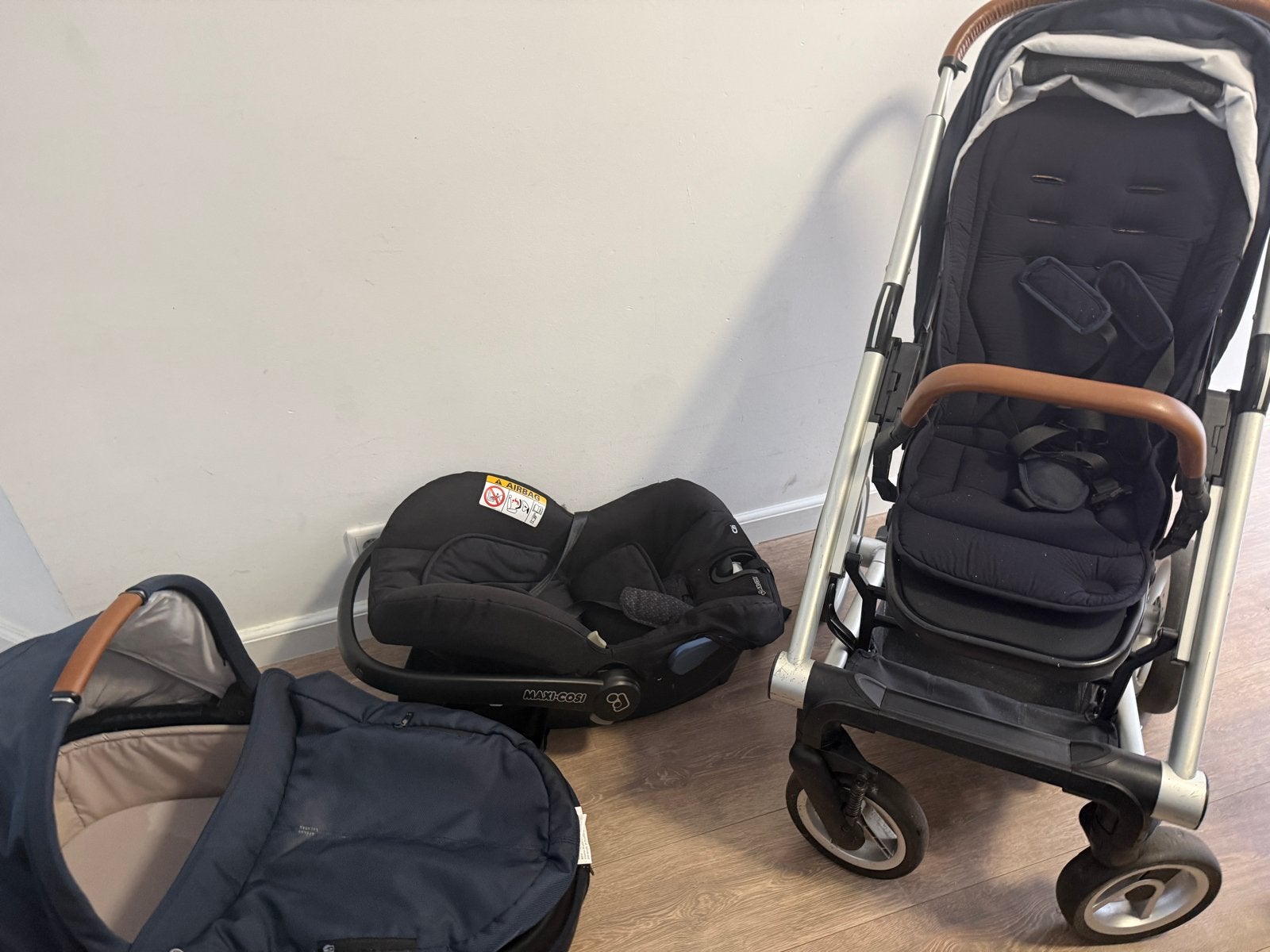 Mutsy Igo kinderwagen met Maxi-Cosi en reiswieg, Kinderen en Baby's, Ophalen, Gebruikt, Combiwagen, Mutsy